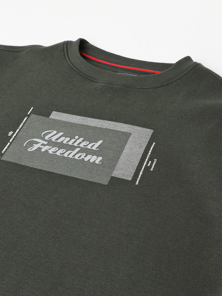 Men Olive Standard Fit Solid Sweat Shirt