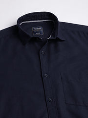 Men Navy Regular Fit Solid Spread Collar Casual Shirt
