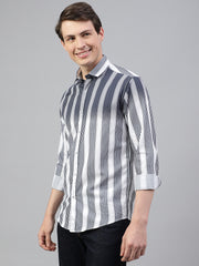 Men White Navy Regular Fit Striped Spread Collar Casual Shirt