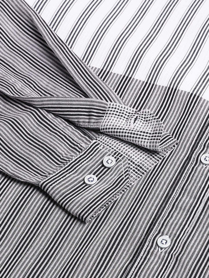 Men White Black Regular Fit Striped Spread Collar Casual Shirt