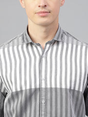 Men White Black Regular Fit Striped Spread Collar Casual Shirt