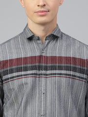 Men Grey Maroon Regular Fit Solid Spread Collar Casual Shirt