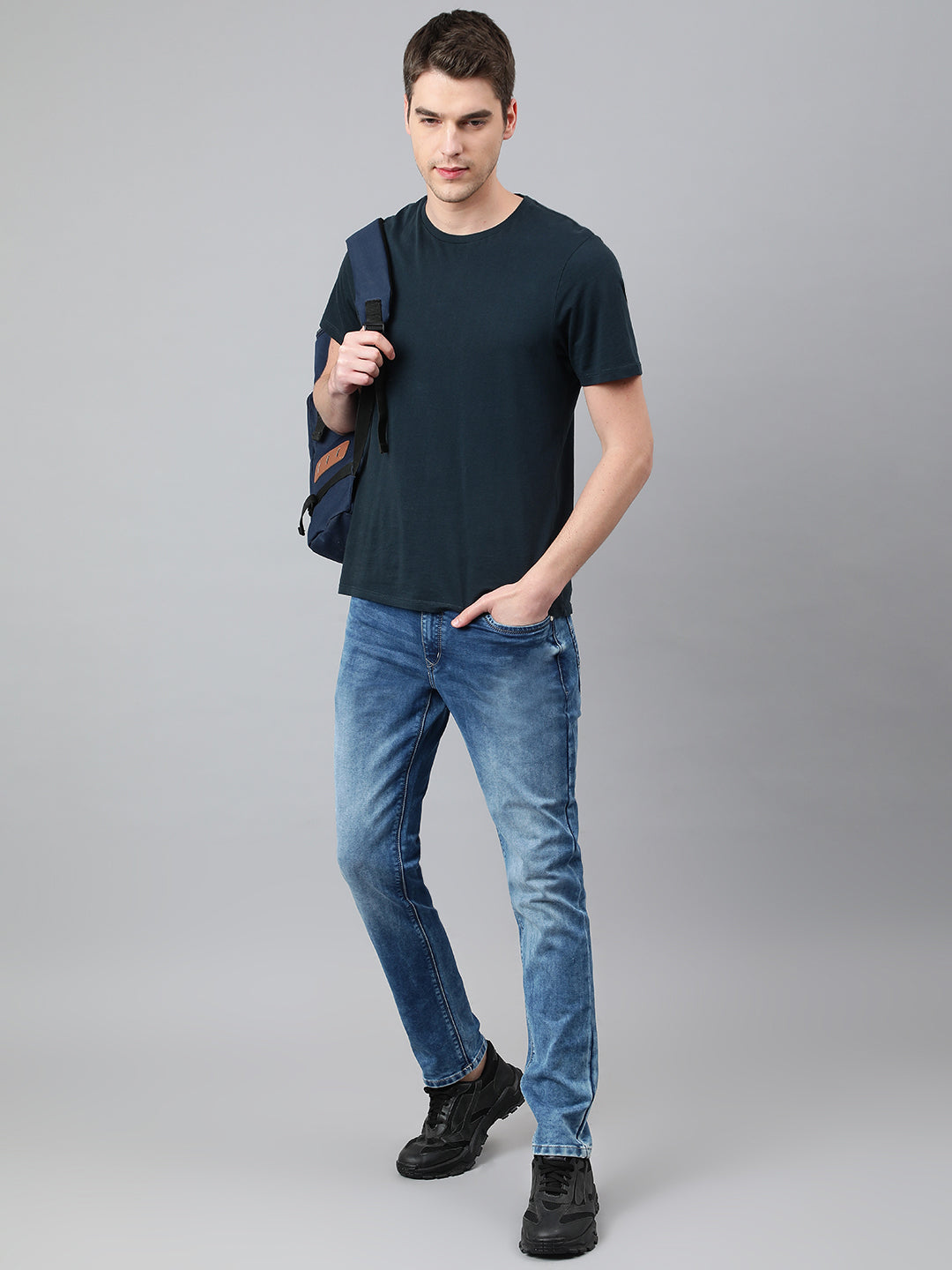 Men Indigo Slim Fit Mid Rise Clean Look Stretchable Jeans