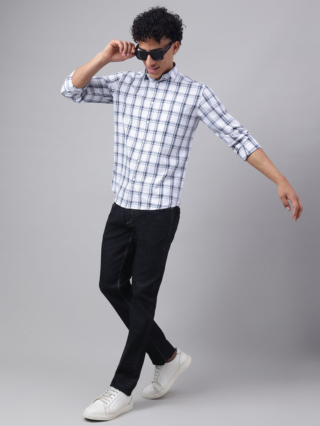 Men's Black Slim Fit Denim Jeans, Bold Look, All-Day Comfort