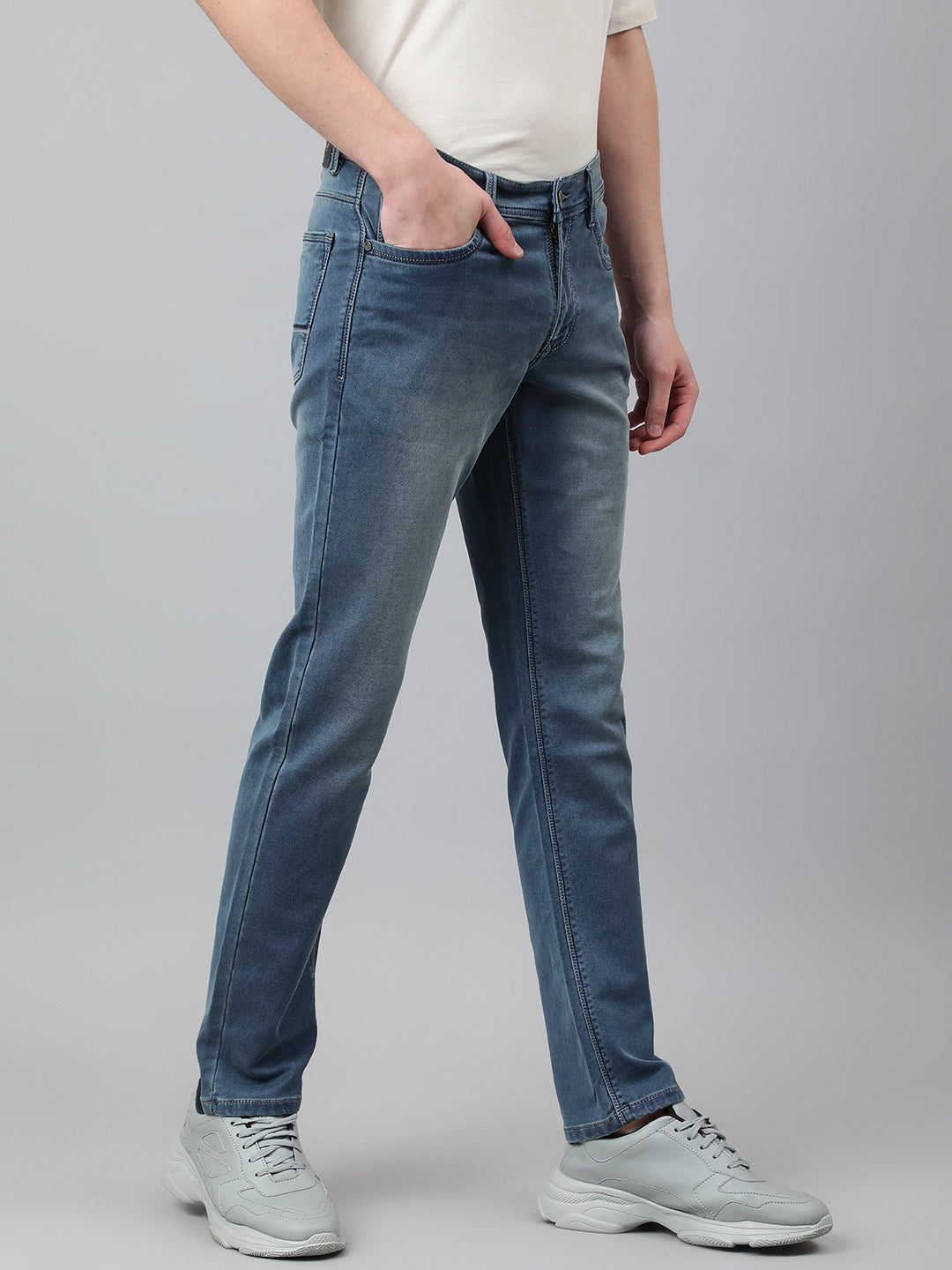 Men Light Blue Slim Fit Mid Rise Clean Look Stretchable Jeans