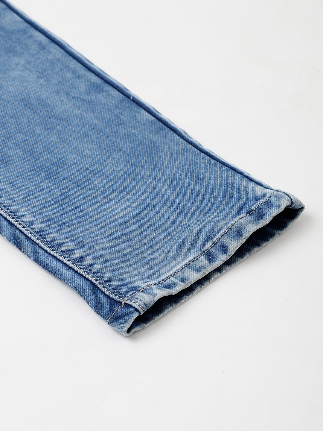 Men Indigo Slim Fit Mid Rise Clean Look Stretchable Jeans