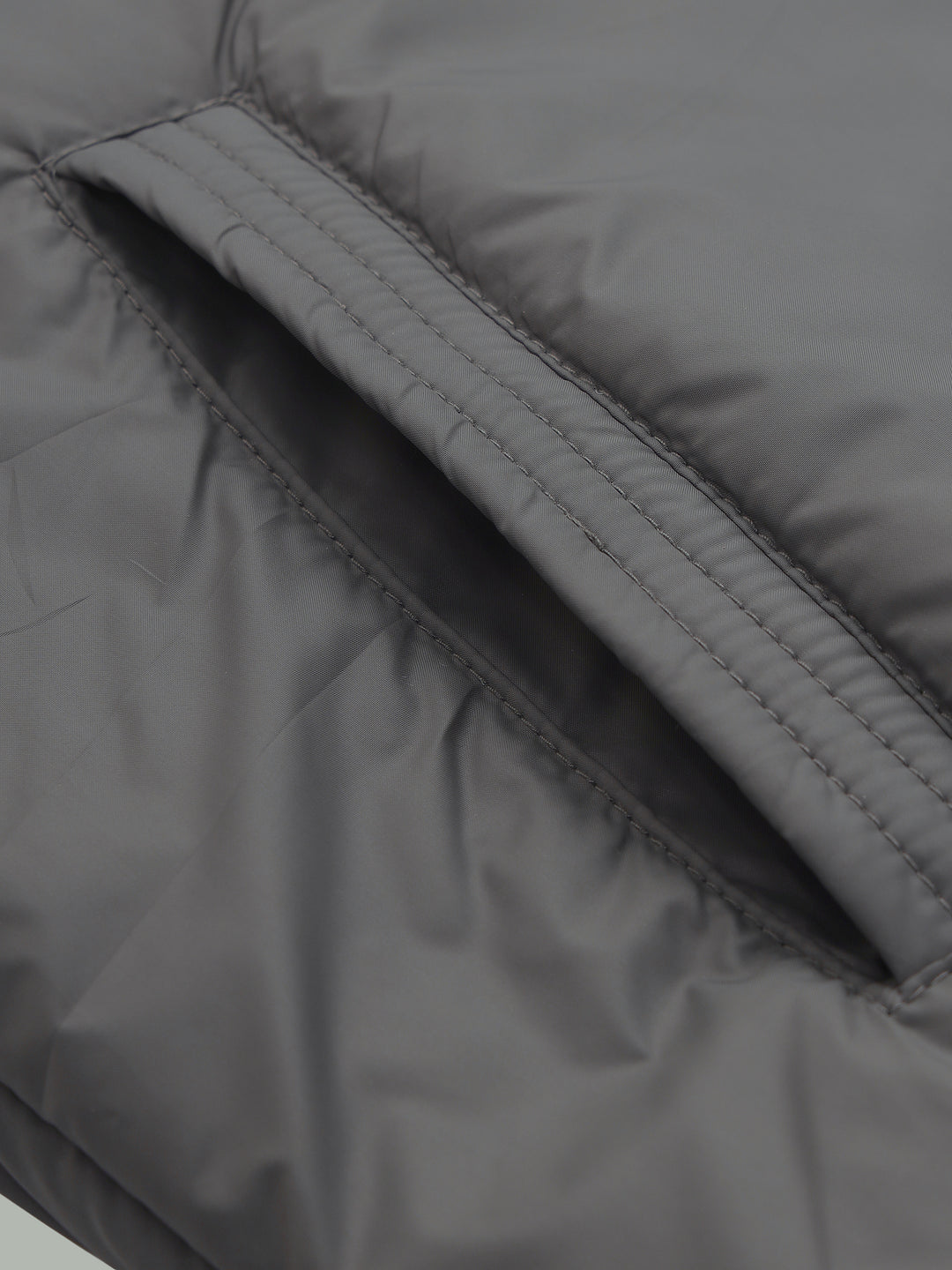 Men's Hooded Puffer Jacket With Zip Closer