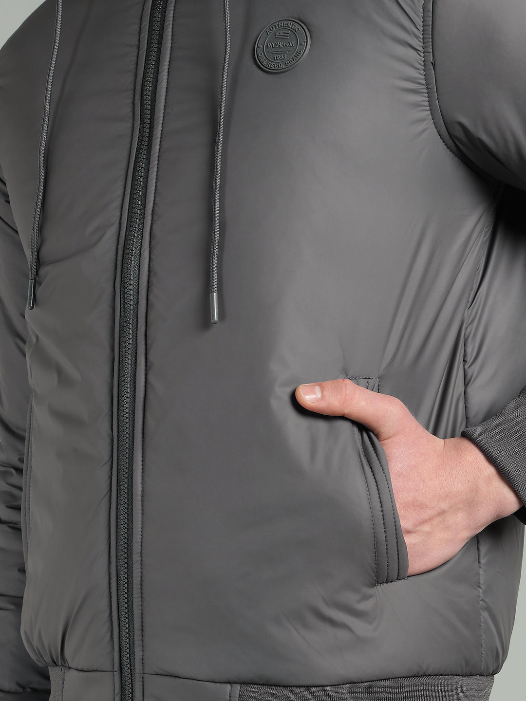 Men's Hooded Puffer Jacket With Zip Closer