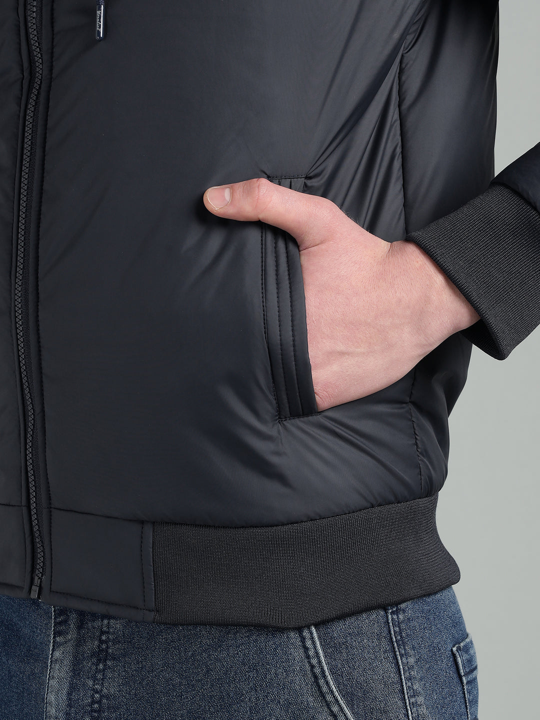 Men's Hooded Puffer Jacket With Zip Closer