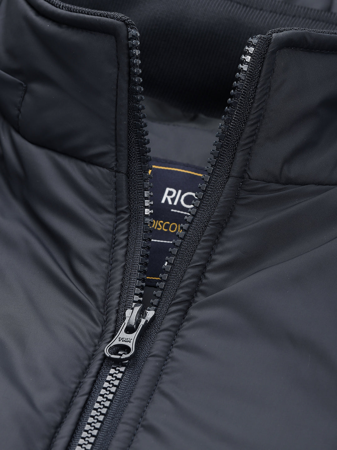 Men's Hooded Puffer Jacket With Zip Closer