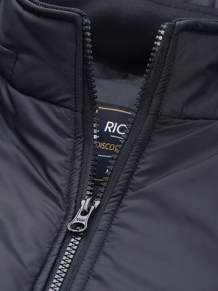 Men's Hooded Puffer Jacket With Zip Closer