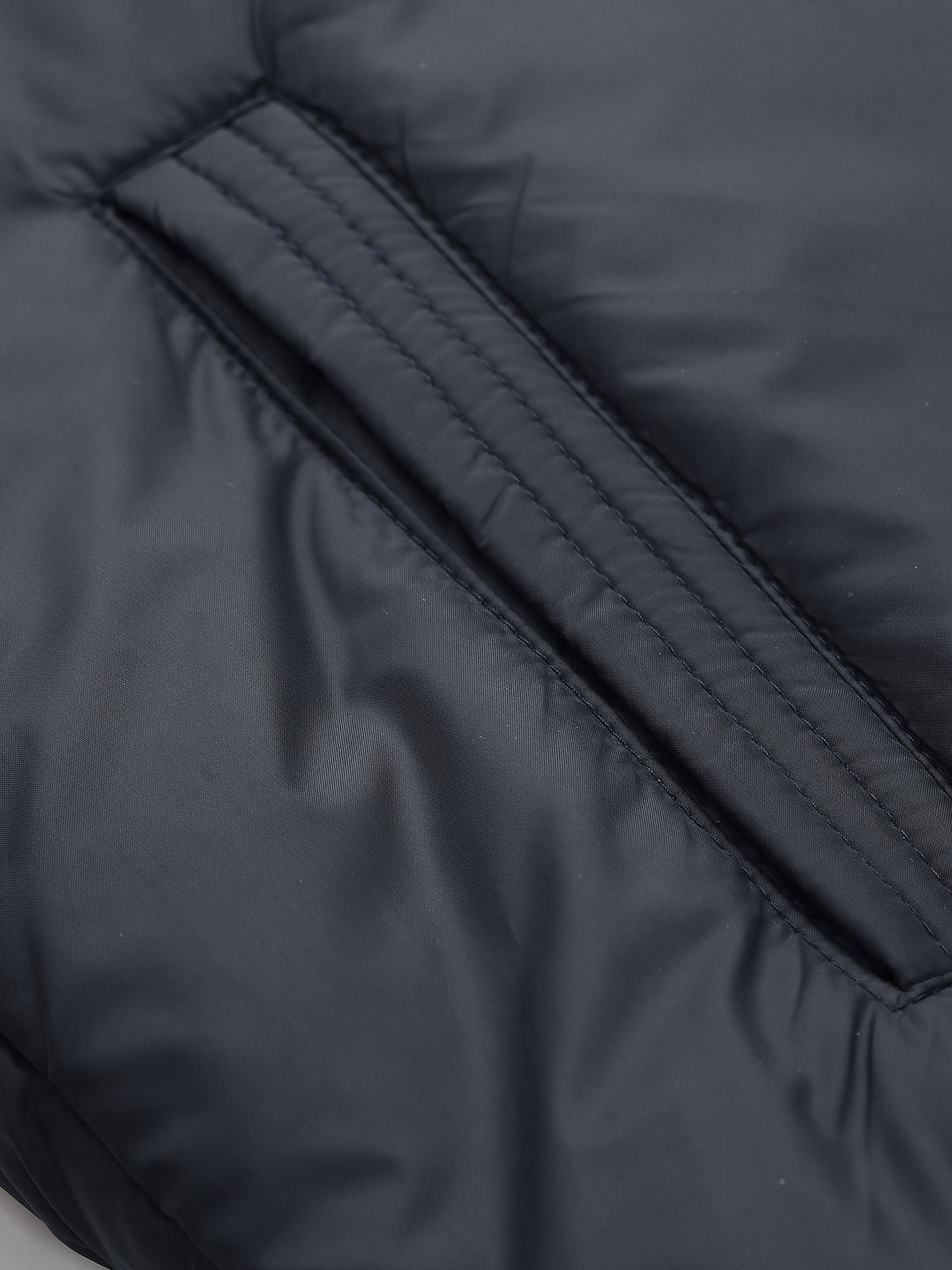 Men's Hooded Puffer Jacket With Zip Closer