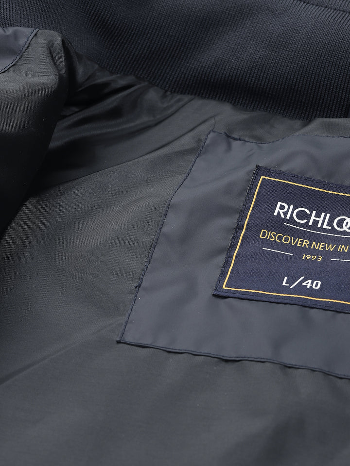 Men's Hooded Puffer Jacket With Zip Closer