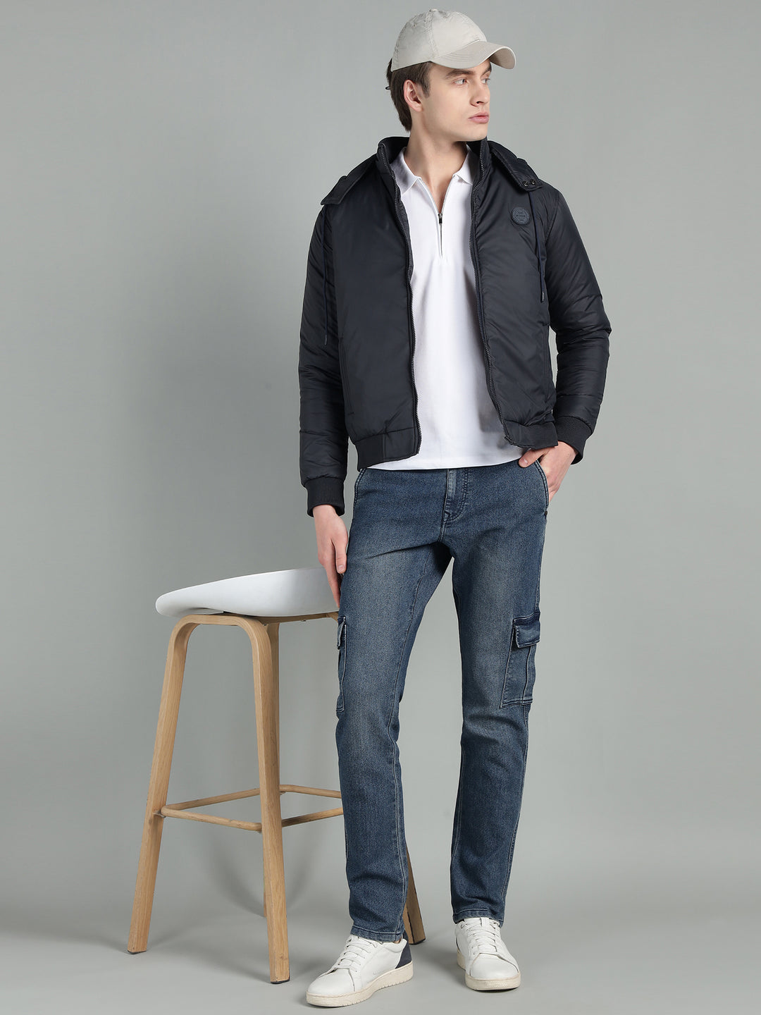 Men's Hooded Puffer Jacket With Zip Closer