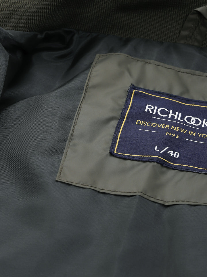 Men's Hooded Puffer Jacket With Zip Closer