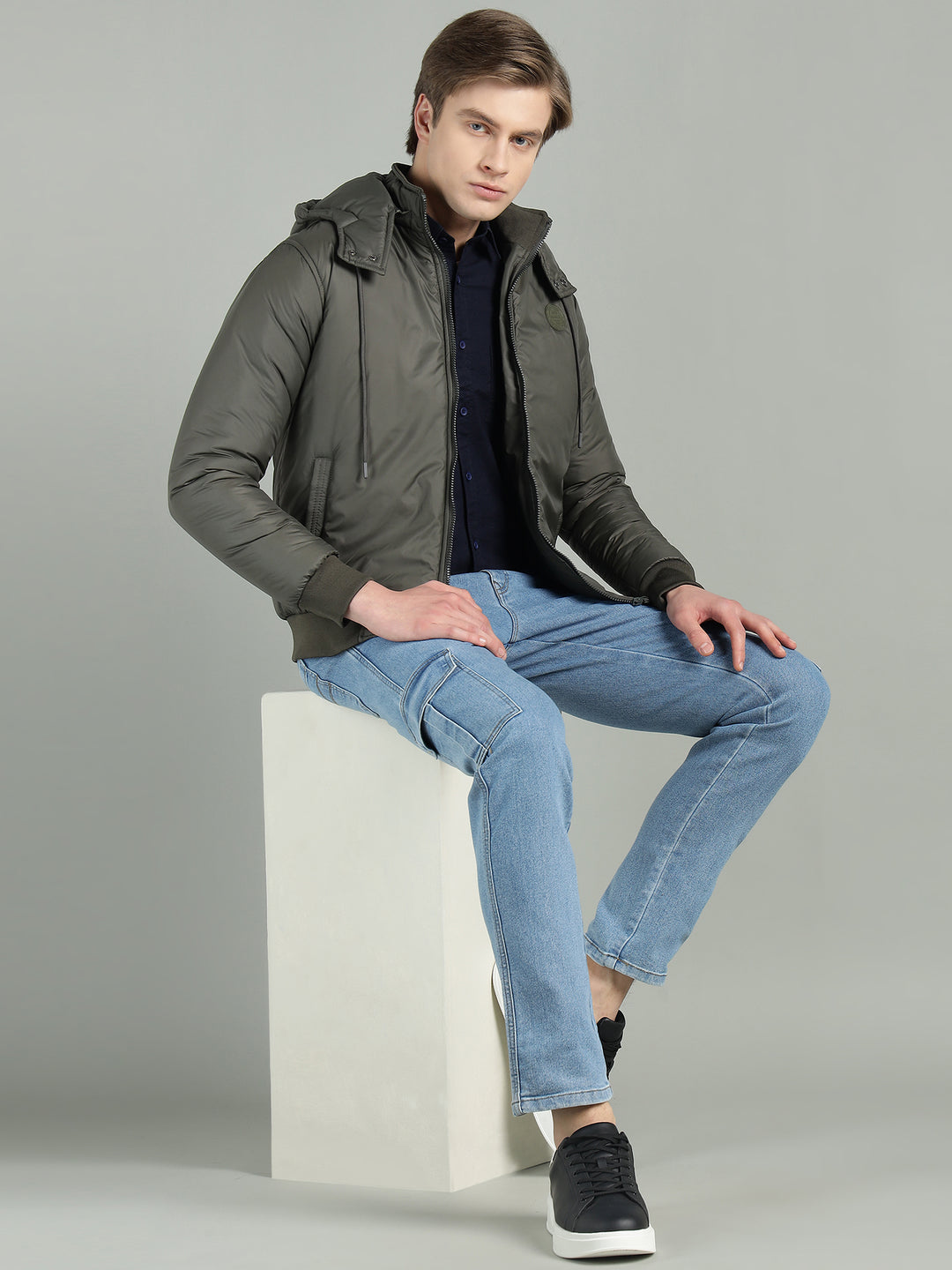 Men's Hooded Puffer Jacket With Zip Closer