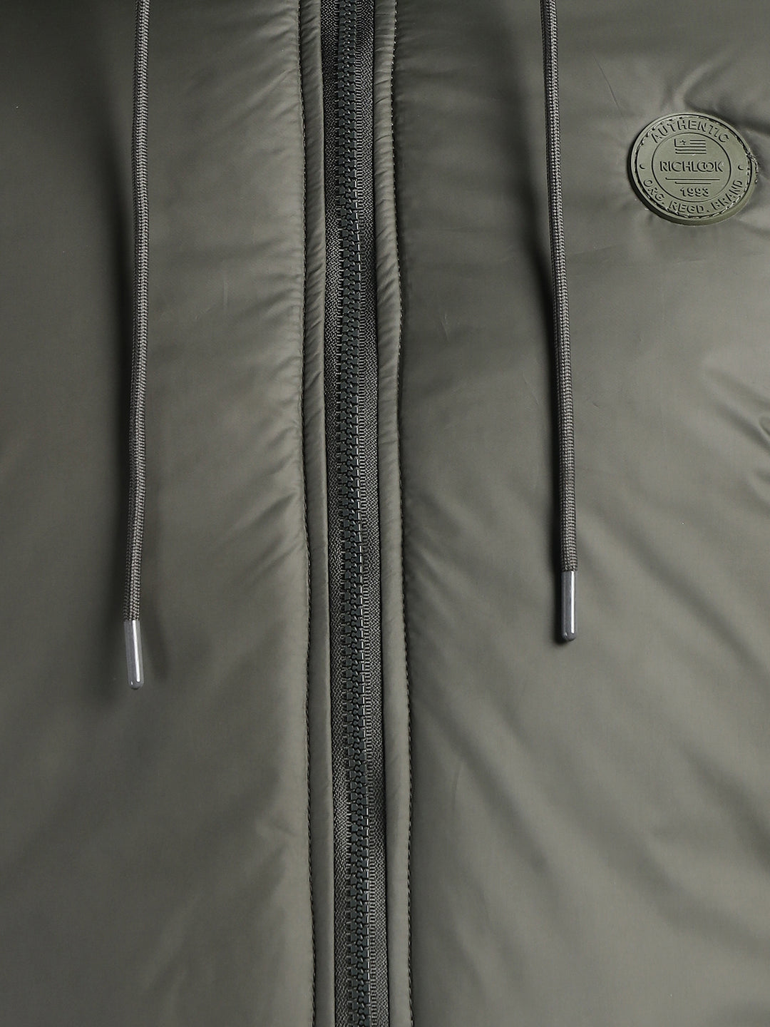 Men's Hooded Puffer Jacket With Zip Closer