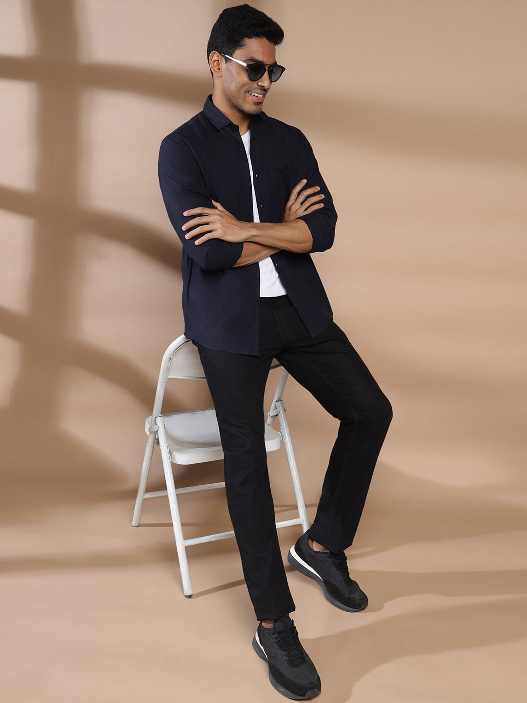Men Navy Standard Fit Solid Casual Shirt