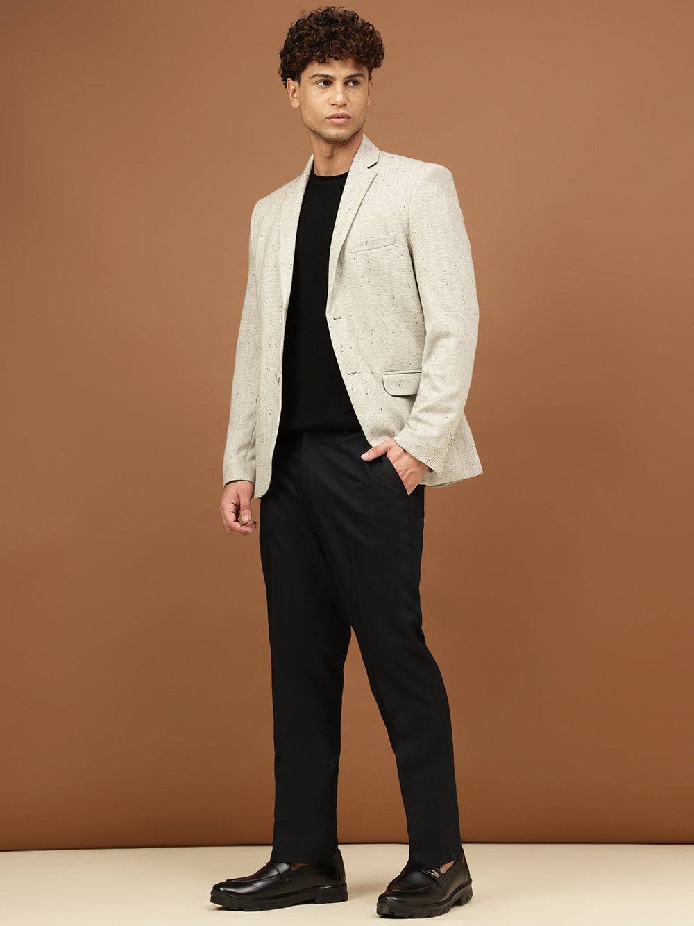 Richlook Men’s Beige Textured Blazer – tailored fit single-breasted blazer with notch lapel and flap pockets, perfect for formal, party, or semi-formal wear.