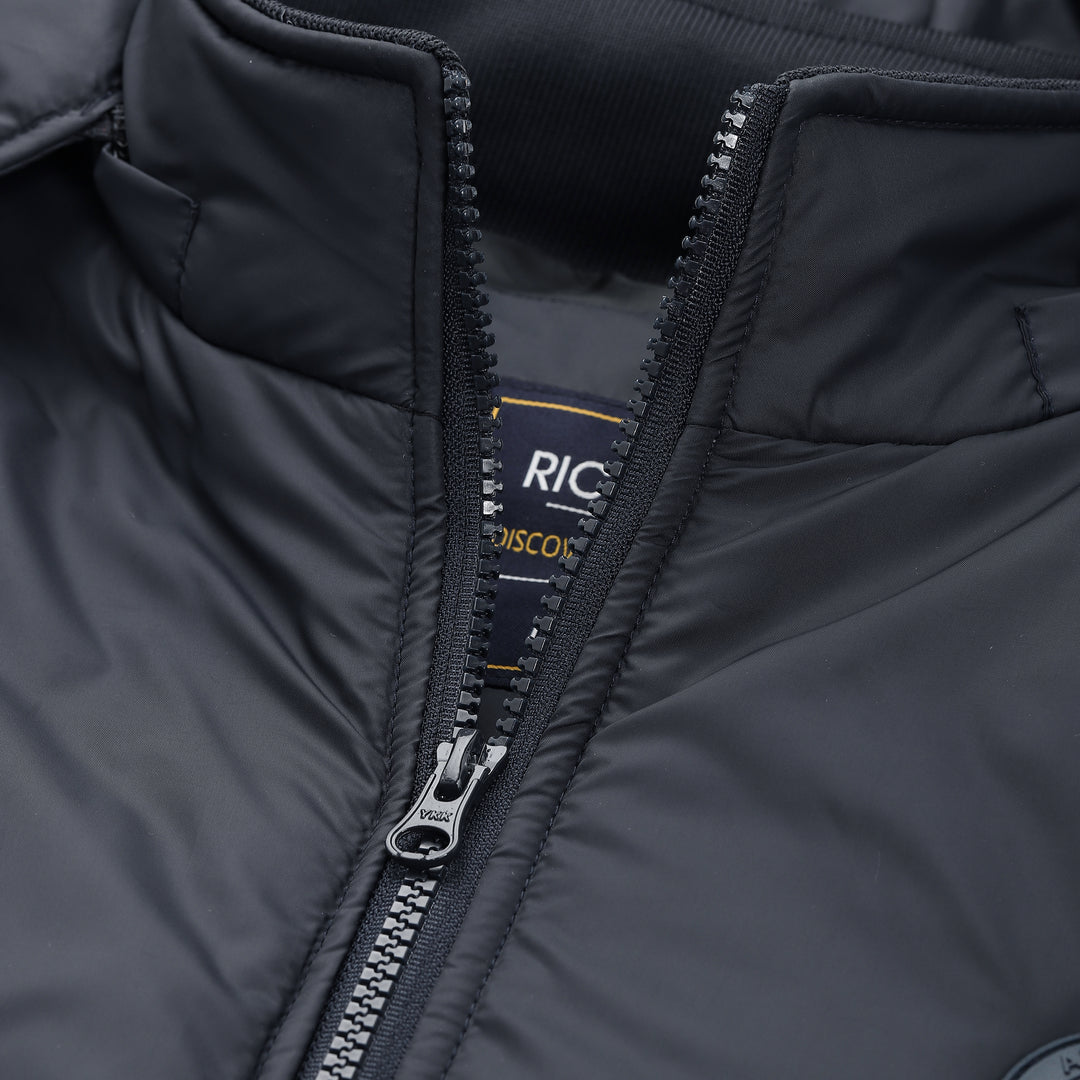 Men's Hooded Puffer Jacket With Zip Closer