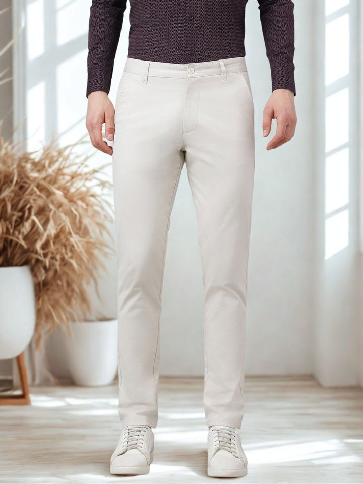 Men White Slim Fit Mid Rise Casual Pant