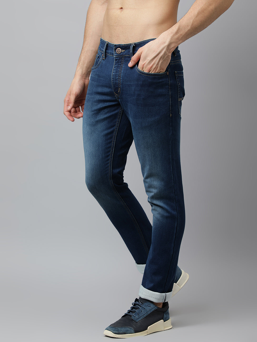 Men Tint Blue Slim Fit Mid Rise Clean Look Stretchable Jeans