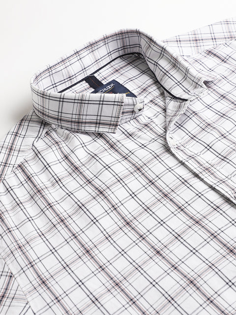 Men White Slim Fit Solid Casual Shirt