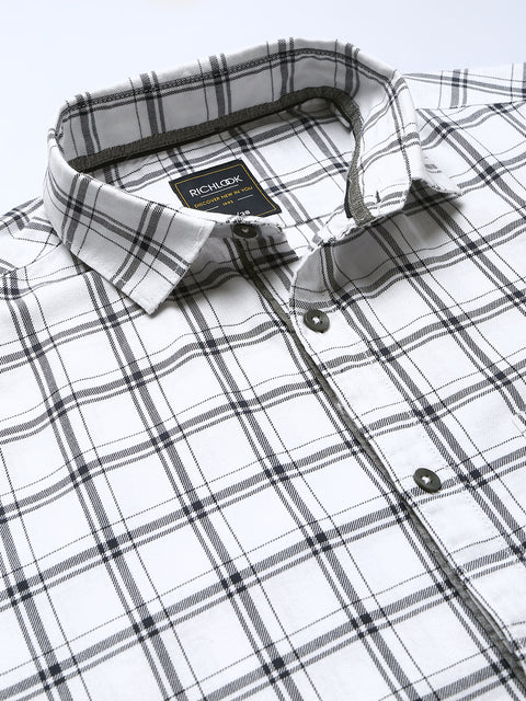 Men White Slim Fit Checkered Casual Shirt