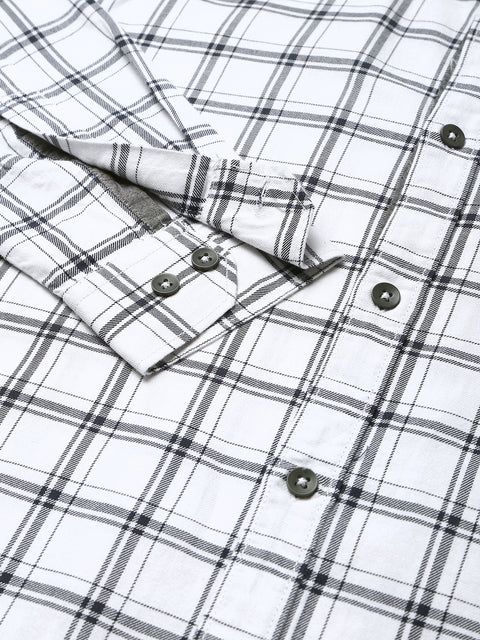 Men White Slim Fit Checkered Casual Shirt