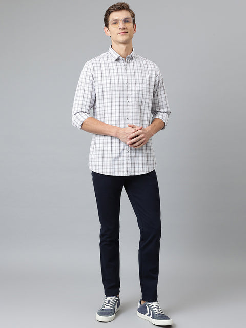 Men White Slim Fit Solid Casual Shirt