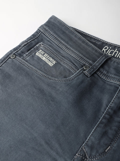 Men Dark Grey Slim Fit Mid Rise Clean Look Streachable Jeans
