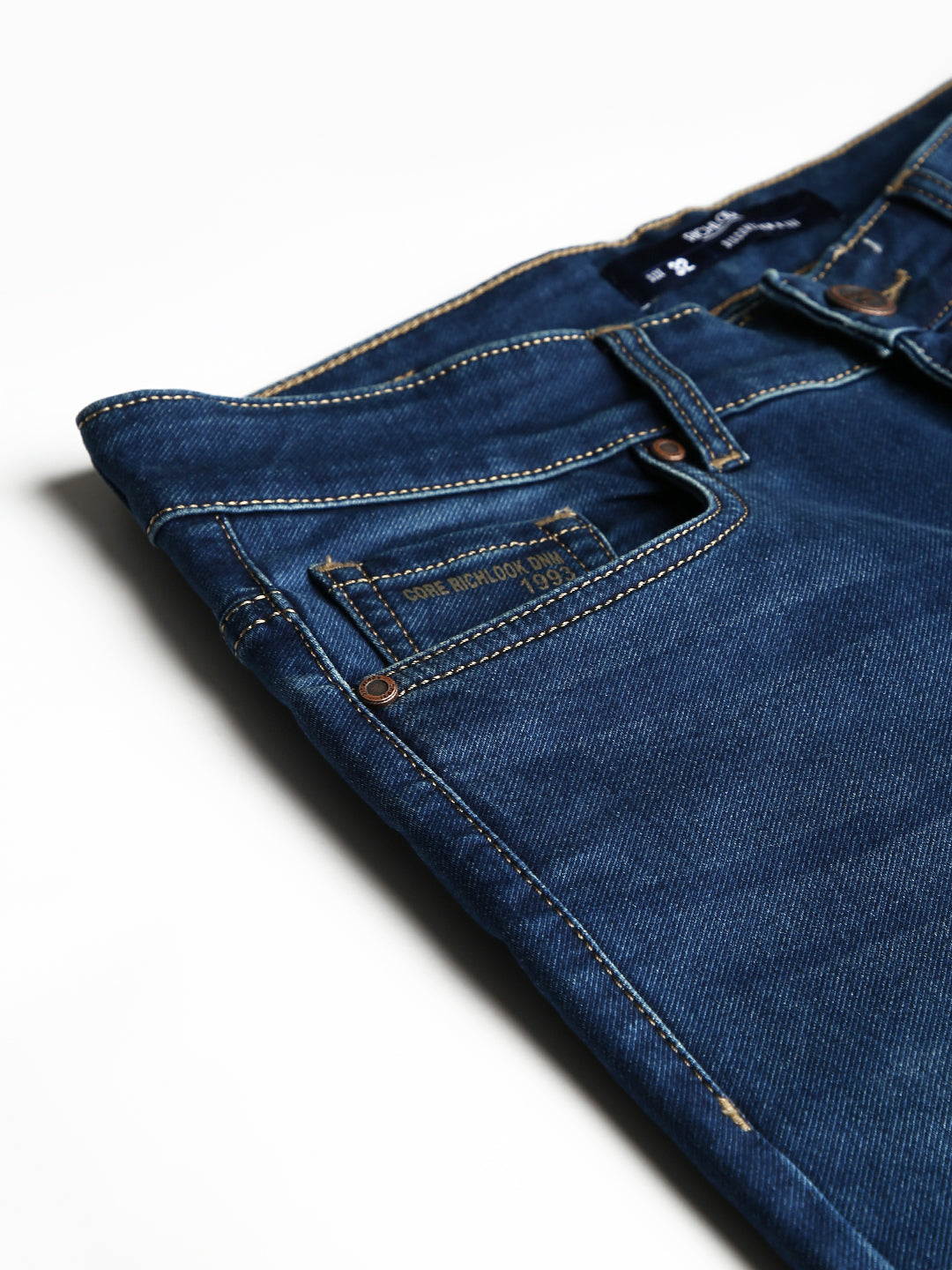Men Tint Blue Slim Fit Mid Rise Clean Look Stretchable Jeans